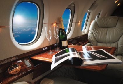 从升级版休息室到名厨美食：航空公司如何吸引高端旅客？